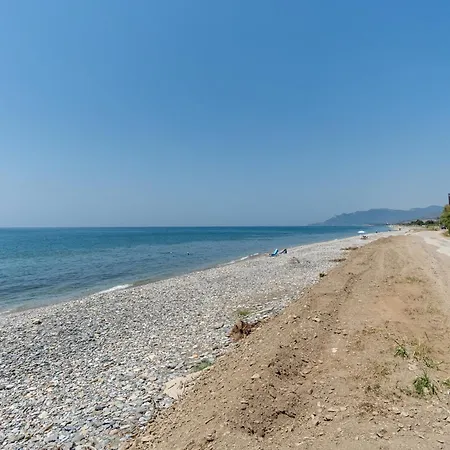 Sea Front Relaxing בית נופש *